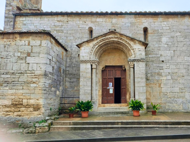  Chiesetta romanica di Santa Maria a San Quirico d'Orcia