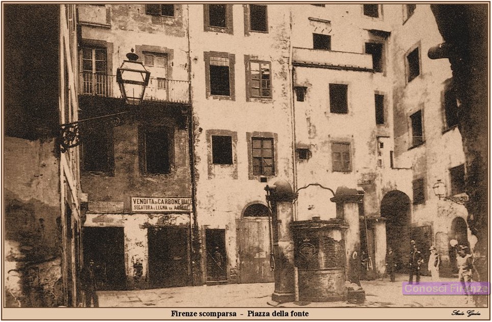 Piazza della Fonte nell'Antico Ghetto