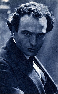 Sem Benelli (Prato, 10 agosto 1877 â€“ Zoagli, 18 dicembre 1949) Ã¨ stato un poeta, scrittore e drammaturgo italiano, autore di testi per il teatro e di sceneggiature per il cinema. Fu anche autore di libretti d'opera.